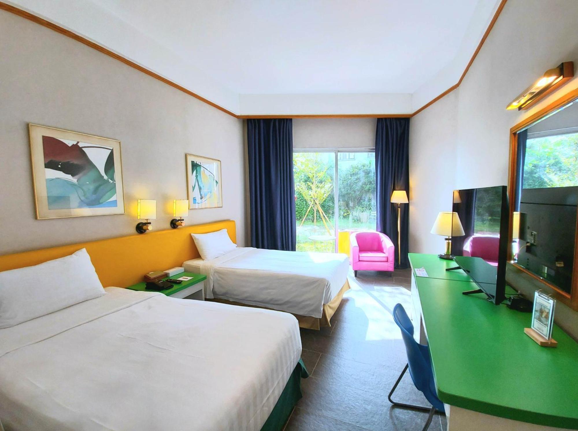 Silvermine Beach Resort Hong Kong Exterior photo